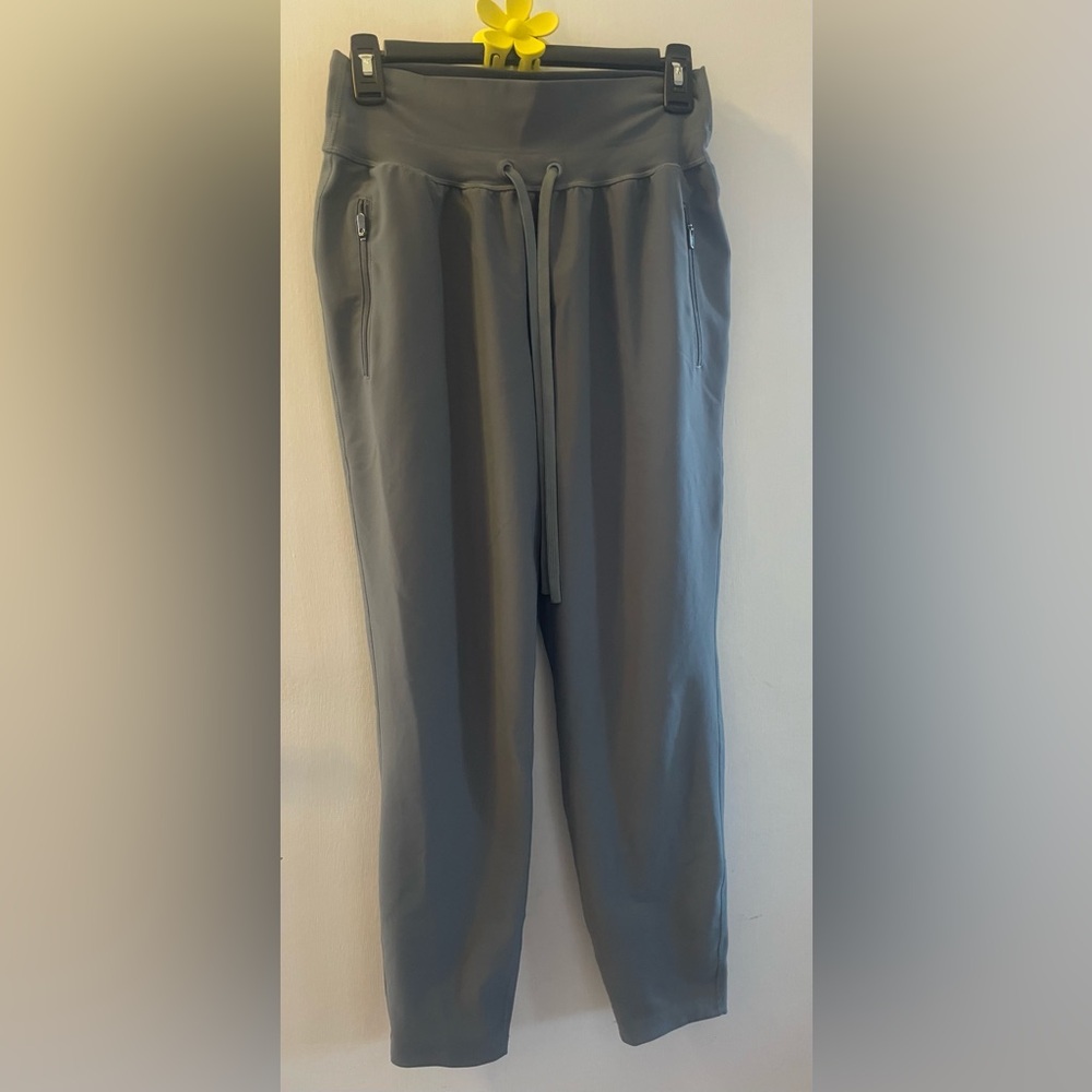 Old Navy Gray Sweatpants with Elastic Waistband and Drawstring